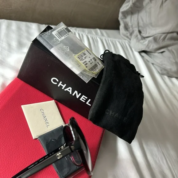NWT -Chanel Red &Black Sunglasses - Picture 3 of 9